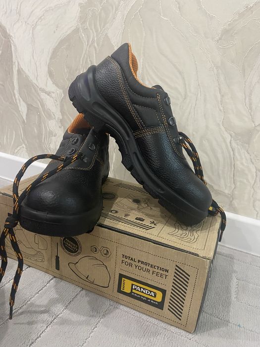 Продам спецобувь. 42 размер. Новый