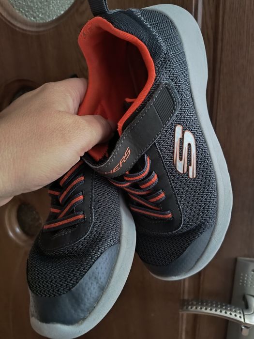 Adidași firma Sketchers Nr 35