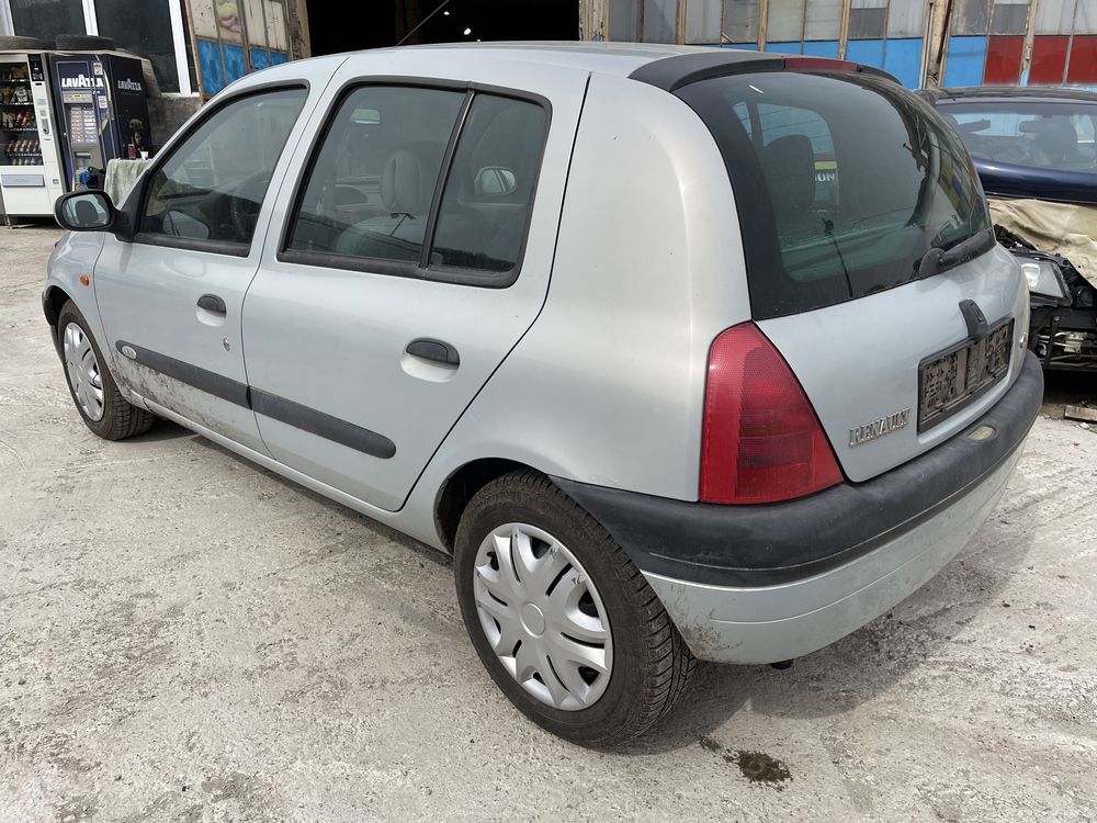 Renault Clio 1.6 90hp 1999 На Части