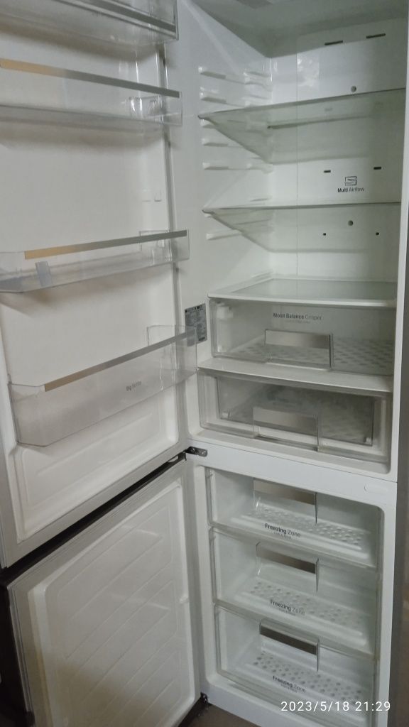 Двухкамерный холодильник LG Total No Frost