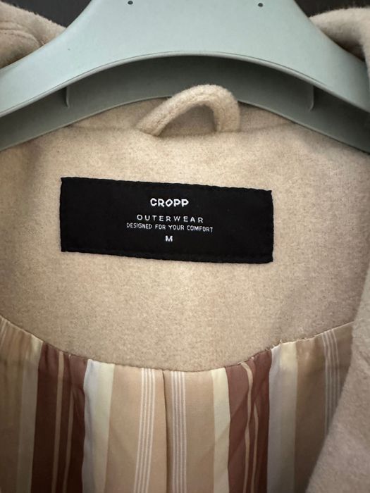 Палто в бежов цвят от Cropp