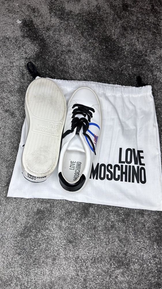 Tenisi moschino albi