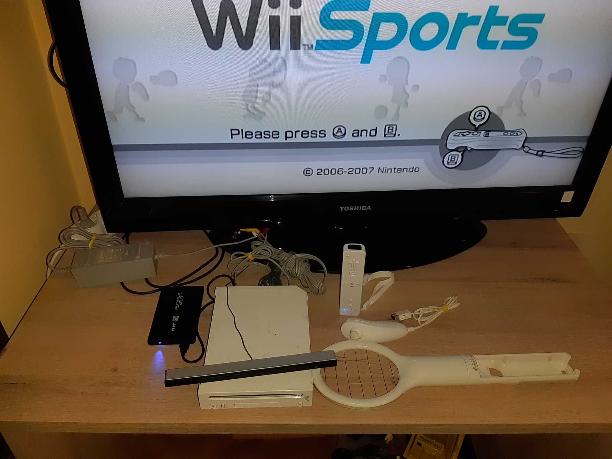 Нинтендо Nintendo Wii комплект цената е за всичко 89 игри на хард диск