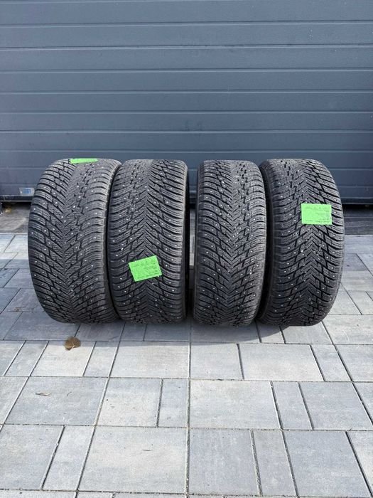 Anvelope de iarna cu ținte Nokian
245/45 R19, 275/40 R19