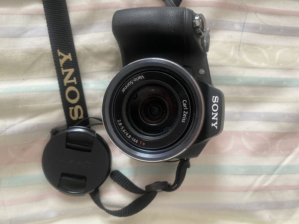 Sony DSC-HX100V 16.2 megapixel
