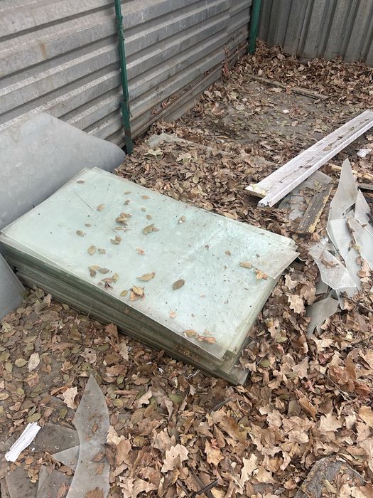 Стекло отдам даром главное чтобы всё забрали