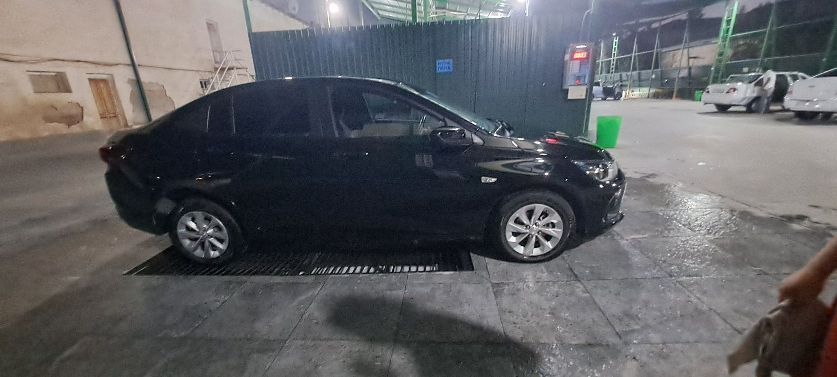 Chevrolet onix sotiladi srochno