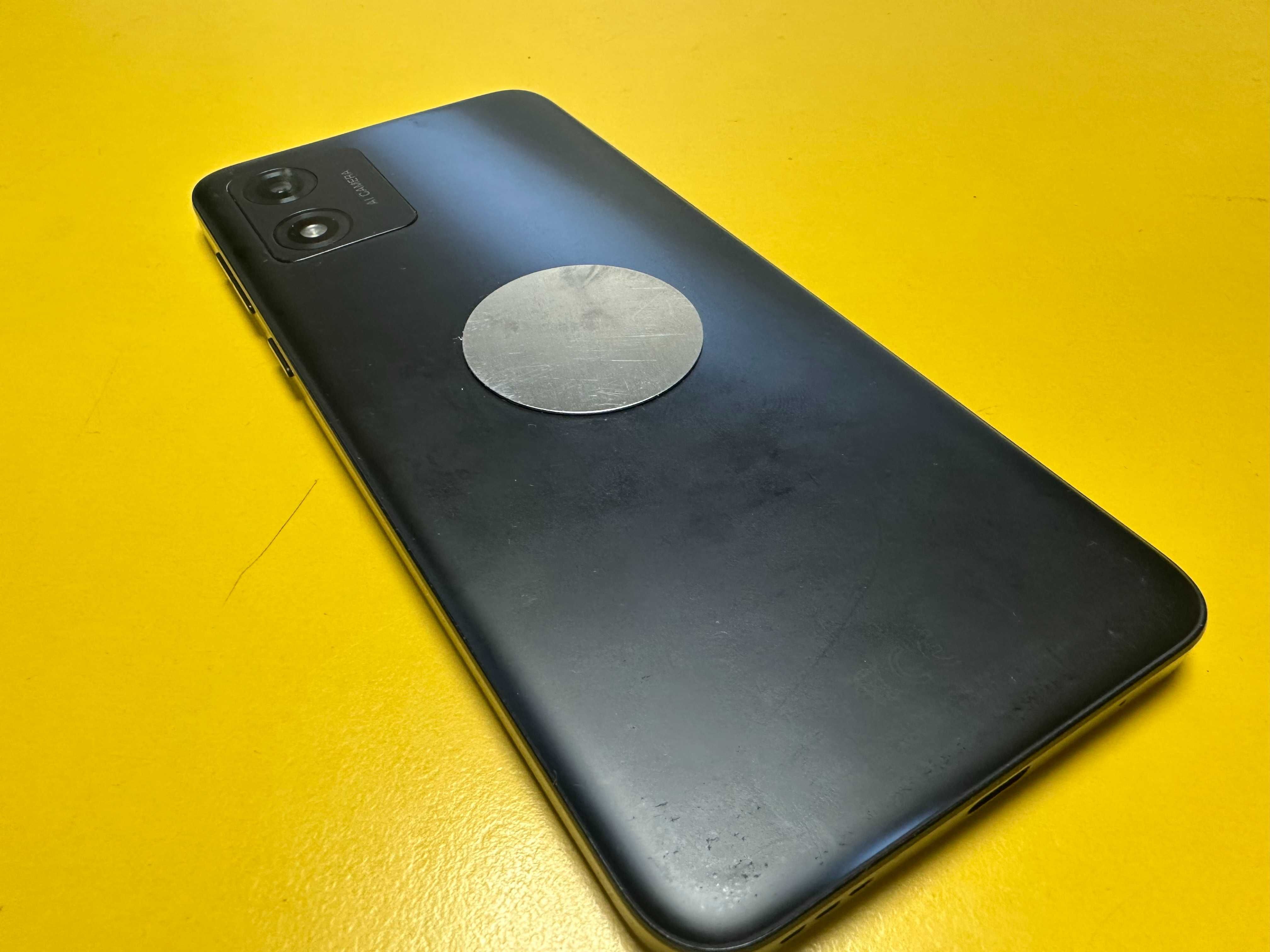 Смартфон Motorola Moto e13, 64GB, 2GB RAM, 4G, Cosmic Black