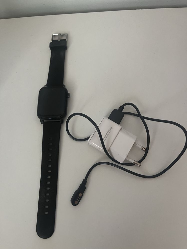 Apple watch black series.