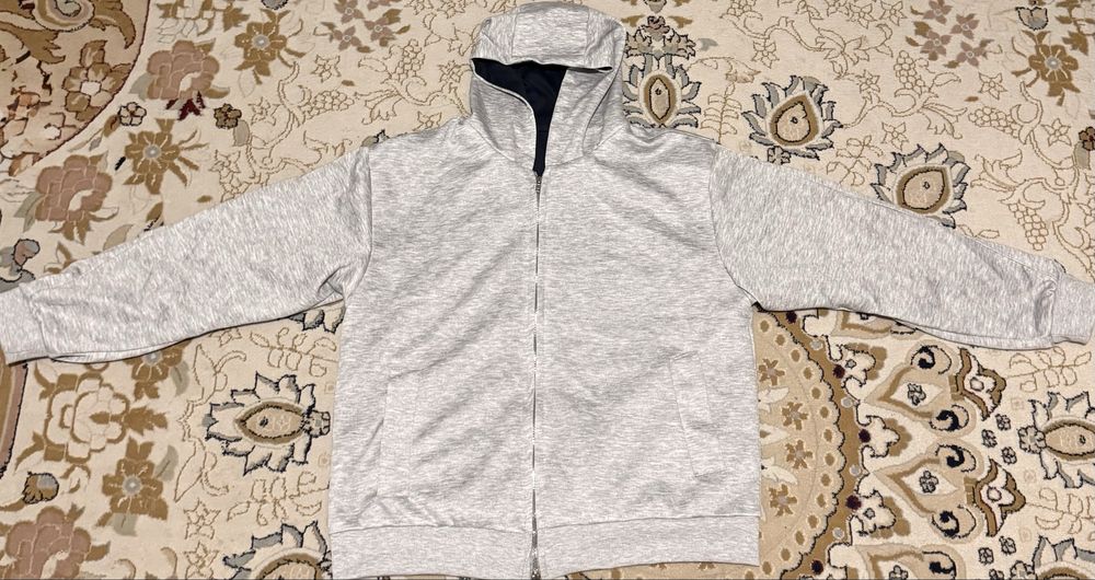 Серая кофта на замке