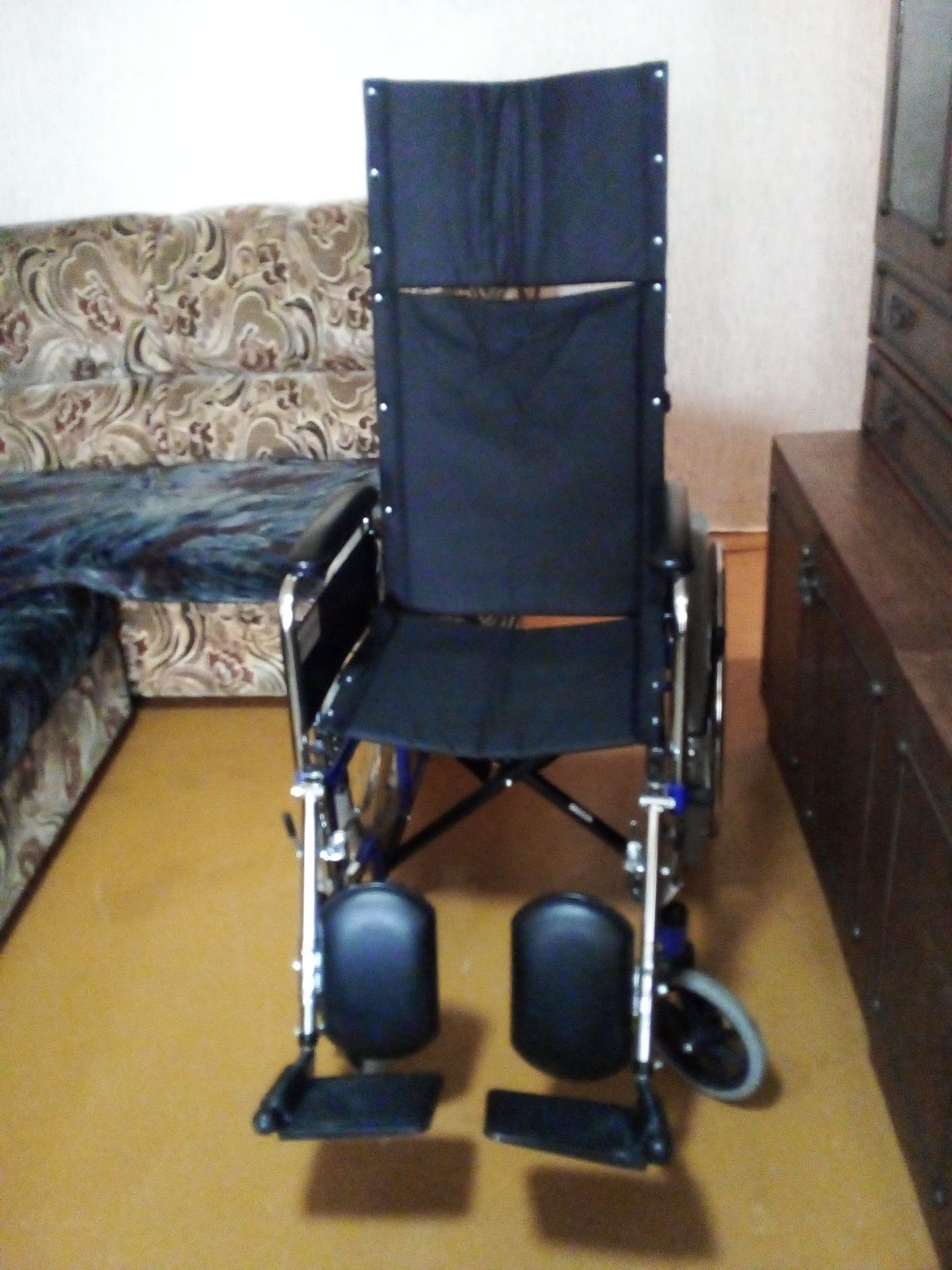 Продаю инвалидную прогулочную коляску