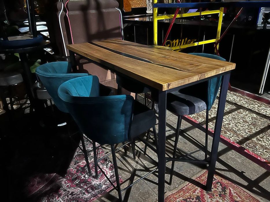 Срочно оборудование  и мебель для кафе