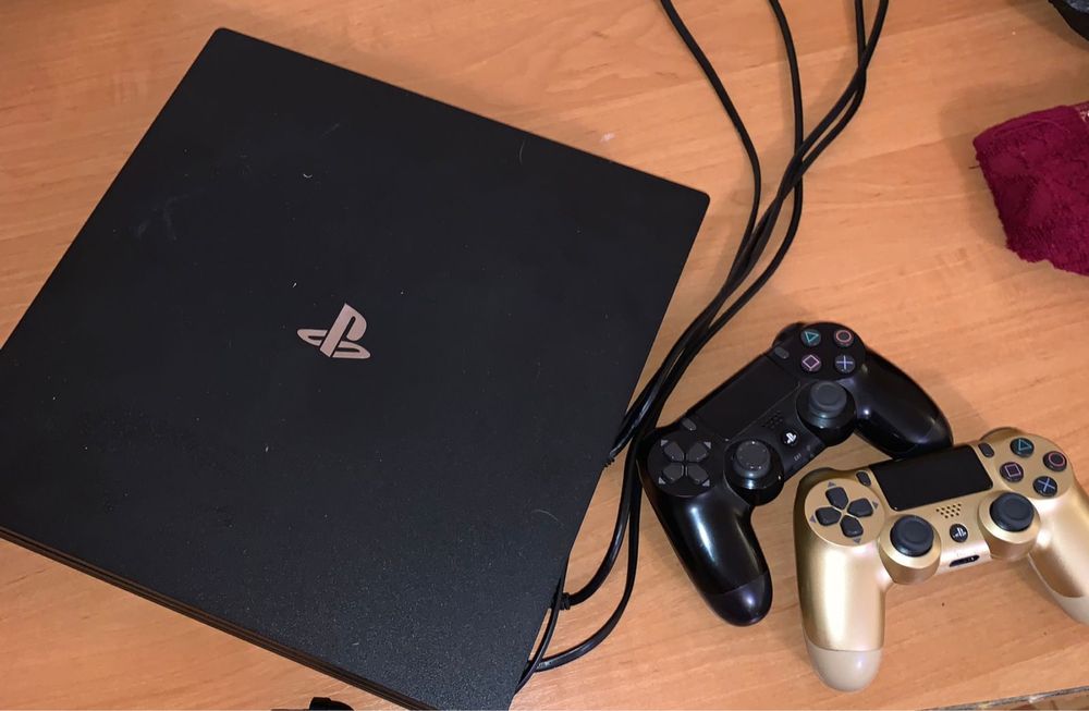 ps4 Pro + 2 джойстики