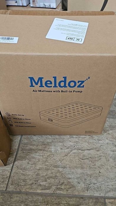 Meldoz Единичен надуваем матрак с вградена помпа, за гости за къмпинг