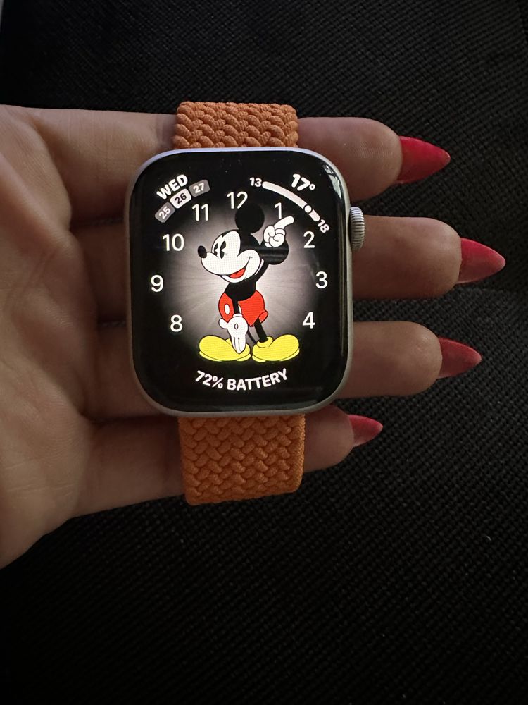 Продавам Apple watch 8 45mm