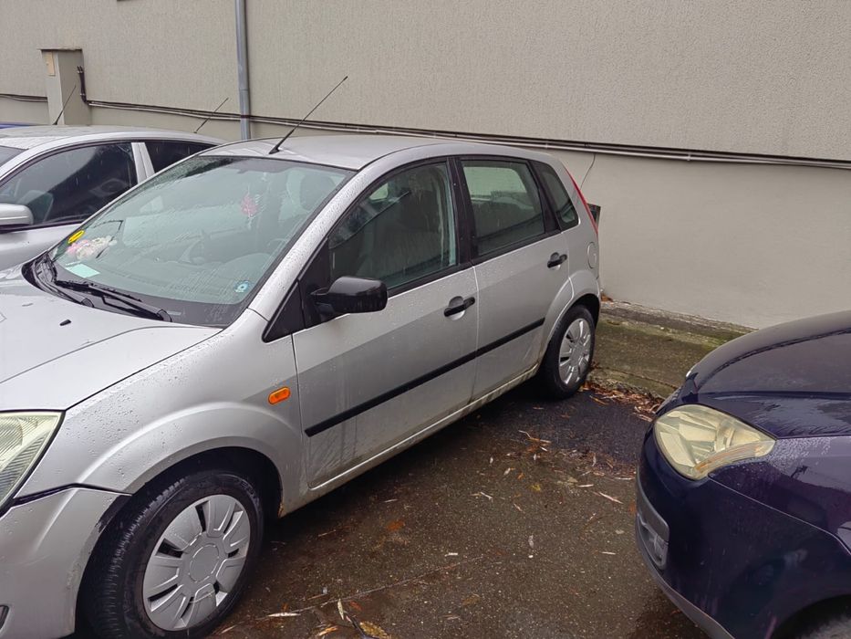 Vand Ford Fiesta pentru dezmembari