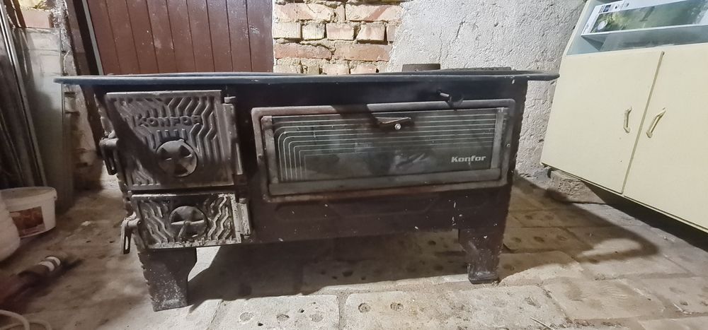 Продавам 2 печки на дърва 200 лв