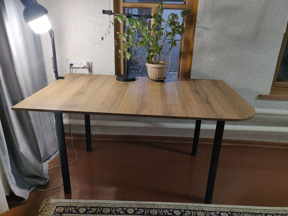 Стол для шитья  и работы