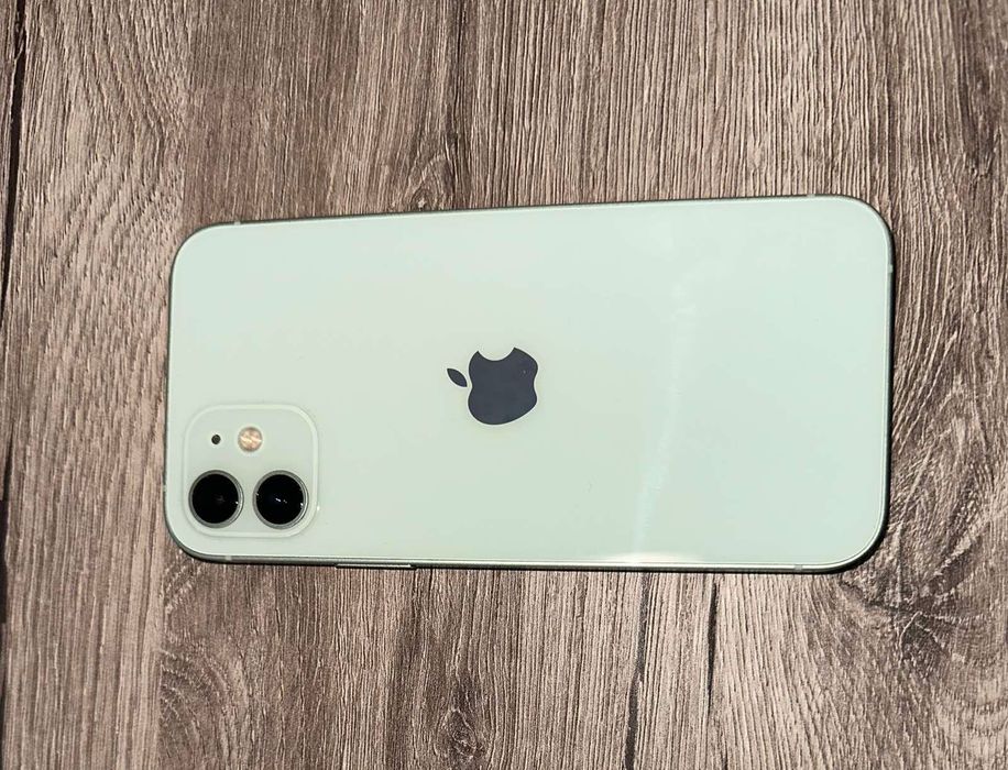 IPhone 12 , 64 GB, като нов + нов стъклен протектор