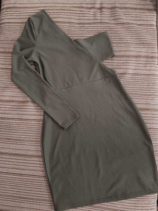 Дамска рокля с един ръкав