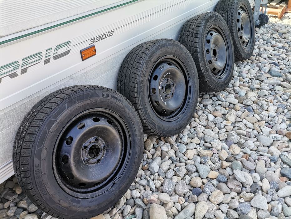 Jante tabla 5x114,3 Vivaro Trafic 2014 sus + anvelope iarna 205/65r16C
