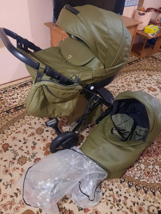 Продам детскую коляску, материал экокожа, в полном комплекте.