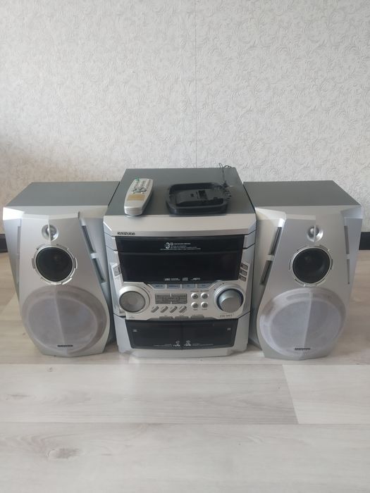 Музыкальный центр