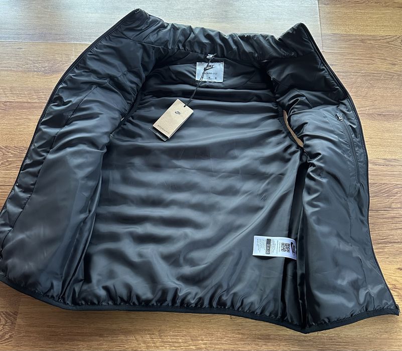 Мъжки,черен елек Nike без качулка с ципове на джобовете