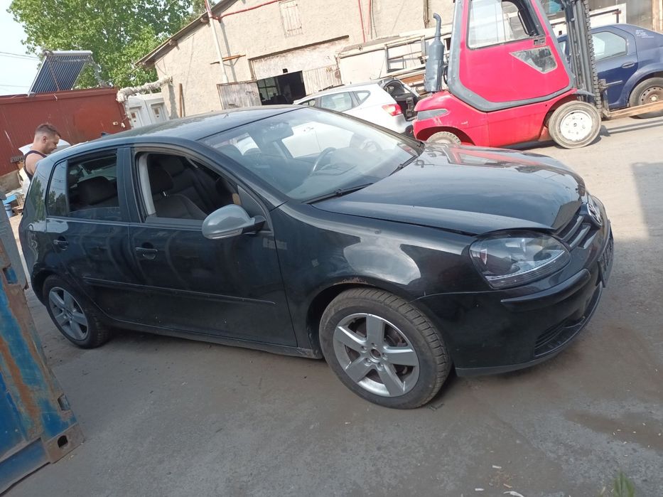 Dezmembrari  VW GOLF 5  2003  > 2009 1.6 FSI Benzina