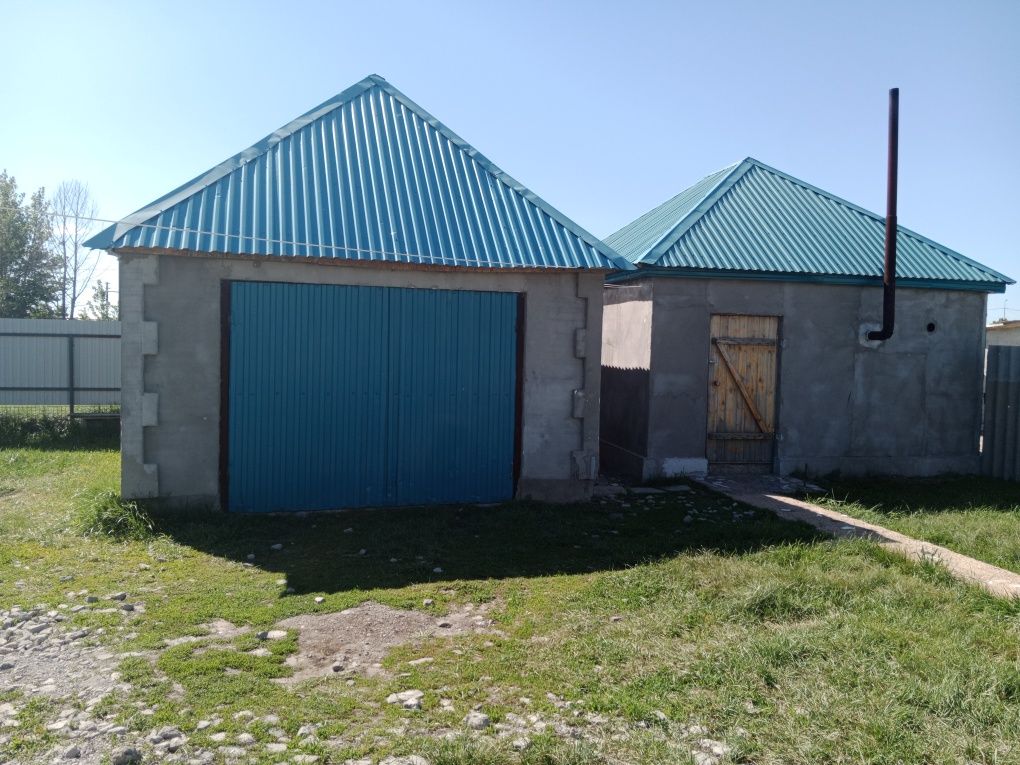 Продается большой саманный дом