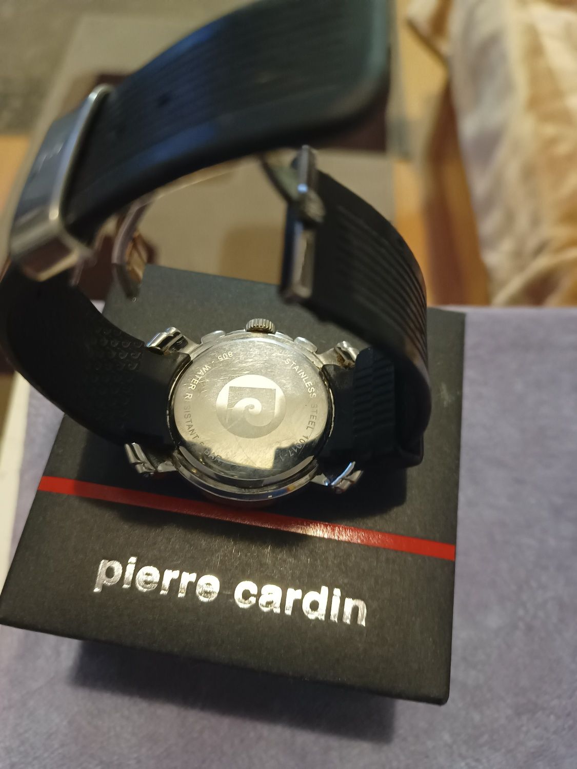 Продавам часовник Pierre Cardin