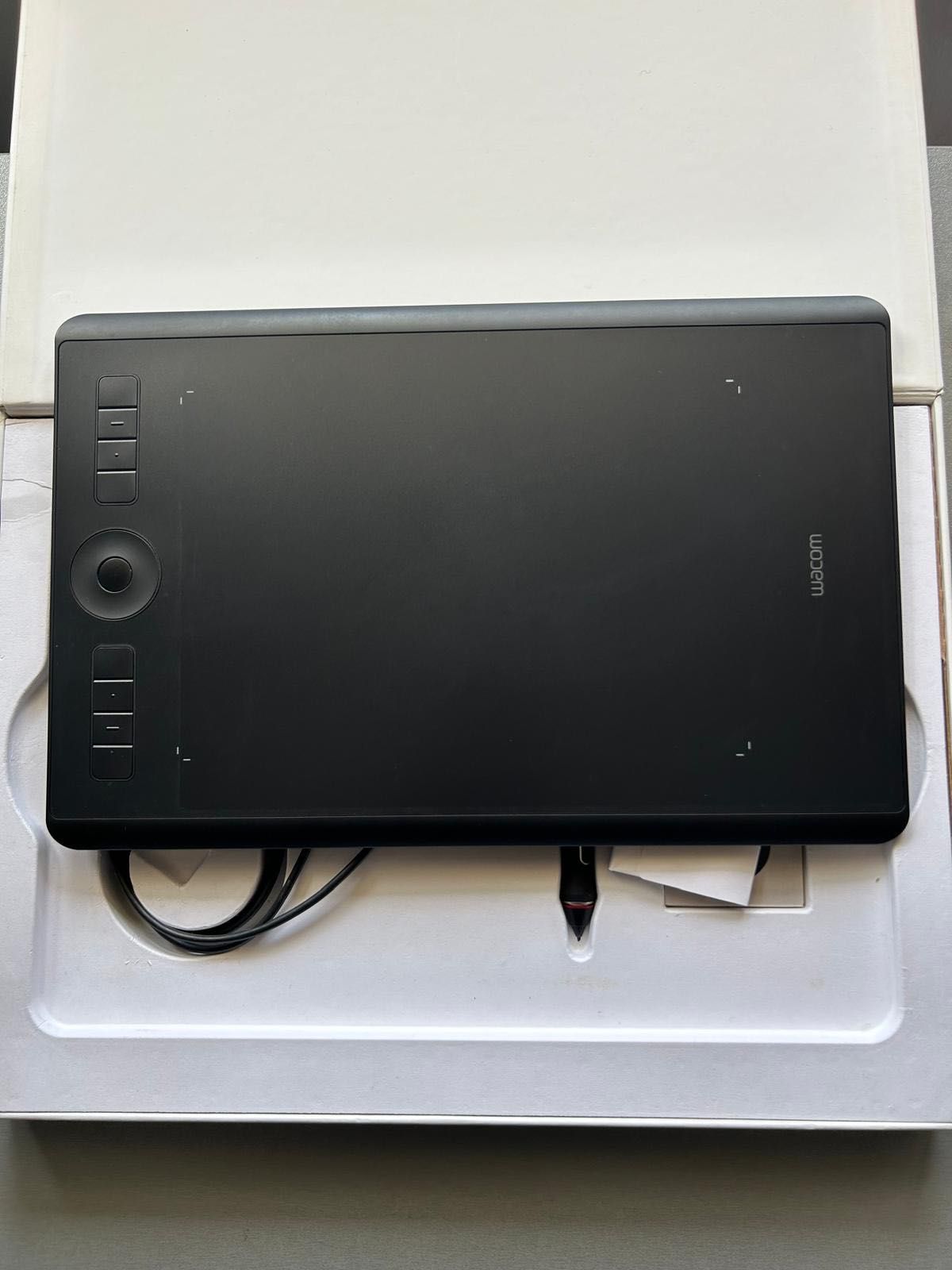 Графичен таблет, Wacom Intuos Pro PEN TABLET Model: PTH-660