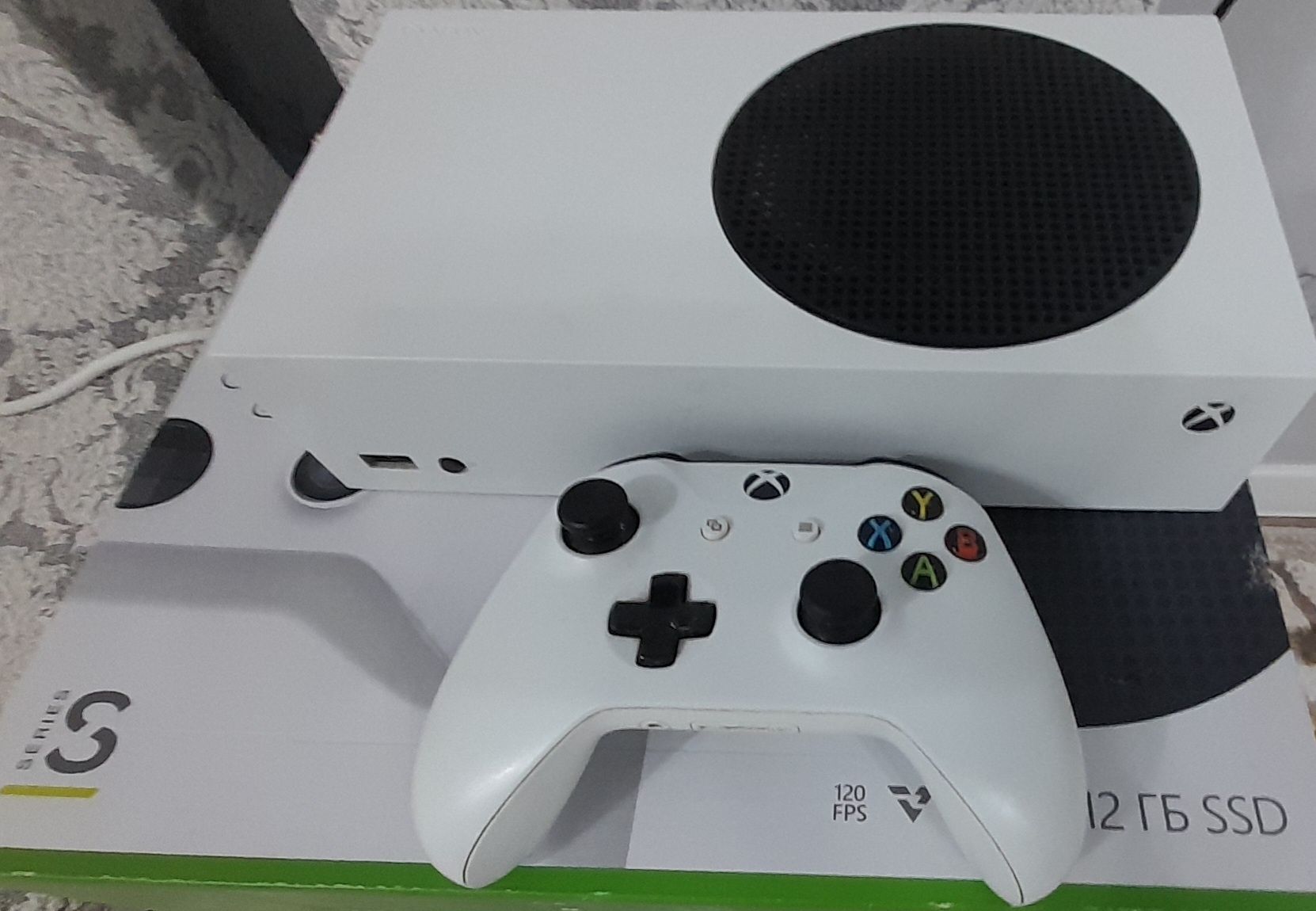 XBOX SERIES S в Отличном состоянии.
