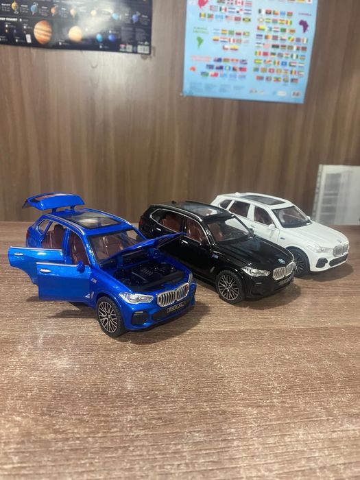 Модель металлическая BMW X5 машинка
