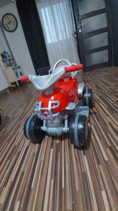 Vând ATV apropae nou folosit de câteva ori prin casa