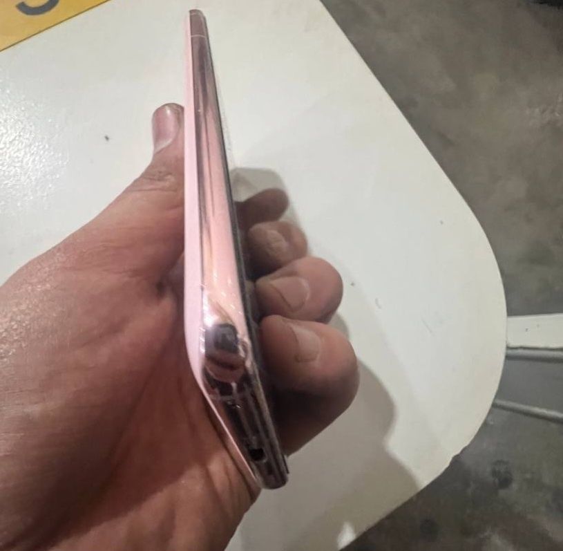 Samsung s 21  8+8 256 g qirilgan joyi tel tiniq kafolat 6 oy