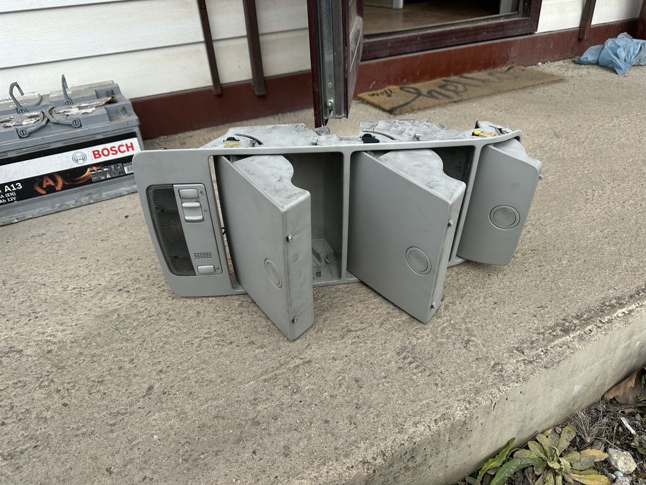 Плафон с конзола за Фолксваген Туаран!