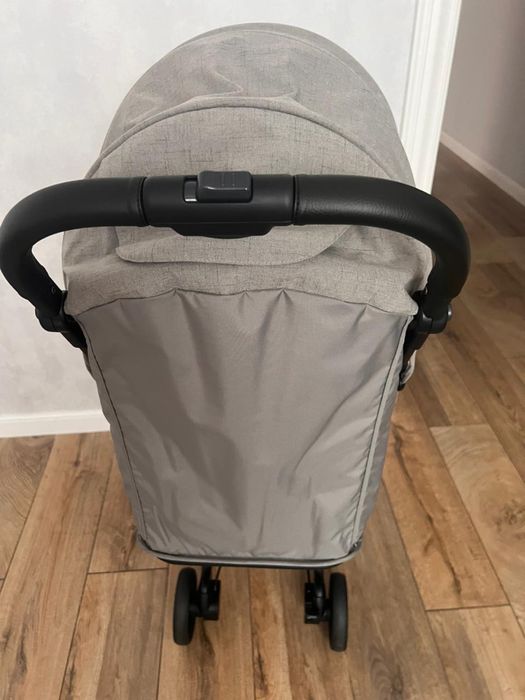 Коляска прогулочная