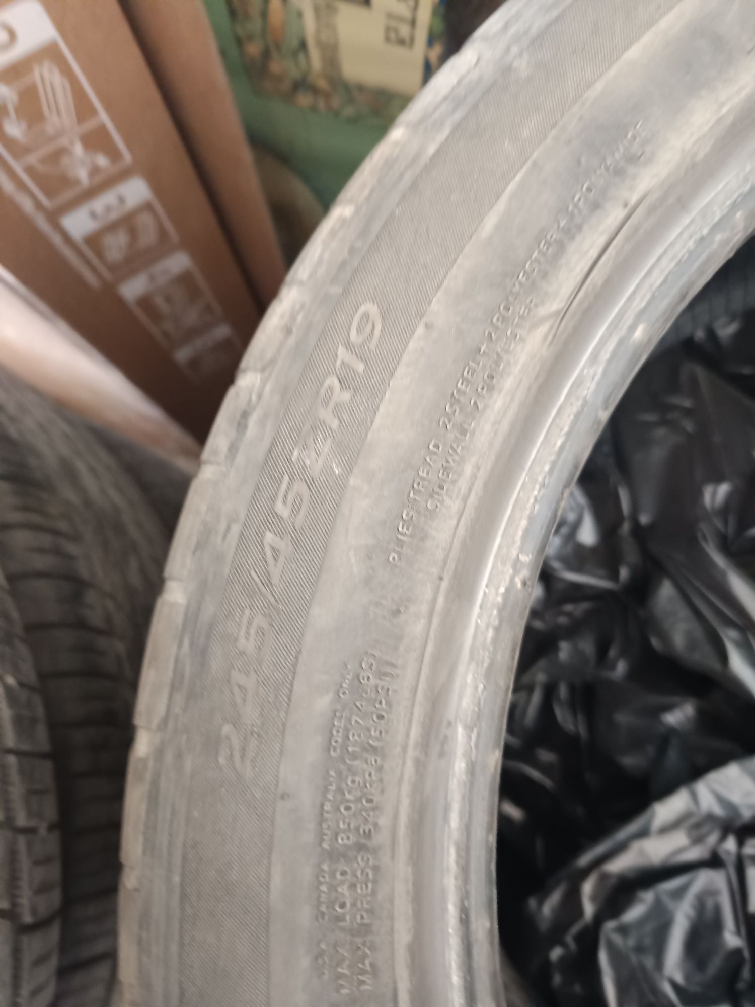 Продавам Гуми 245/45/19