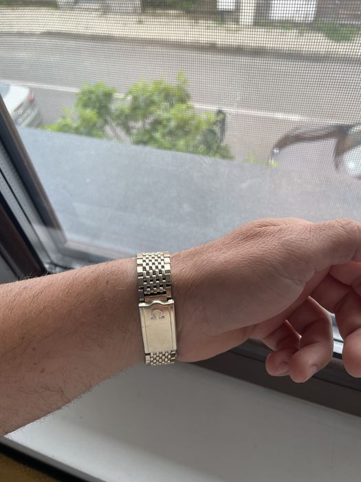 Omega Constellation aur 18 k automatic accept crypto