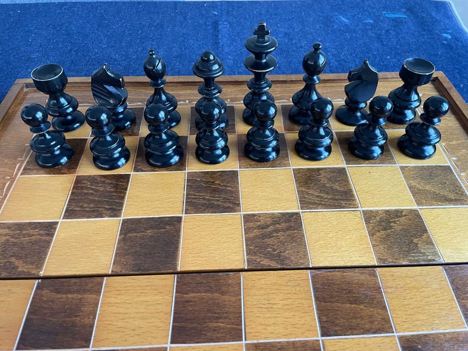 Set de sah Romanesc anii 70 varianta rara  export rege cu cruce