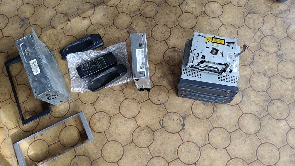 автомобилни усилватели и мултимедии