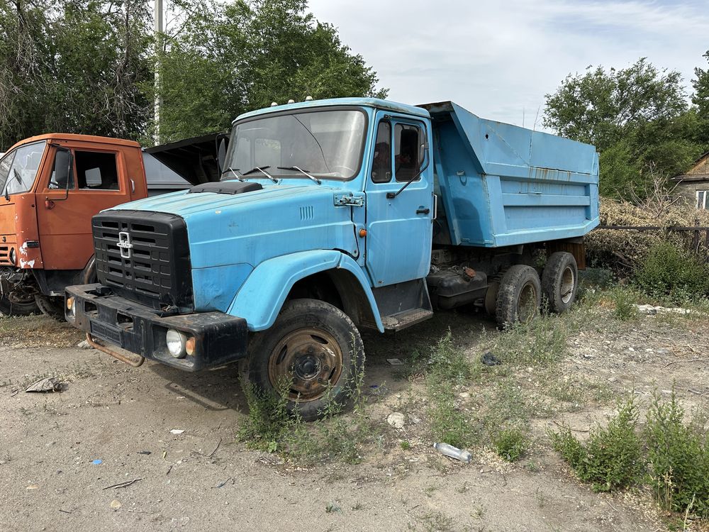 Продается Зил можно по запчастям