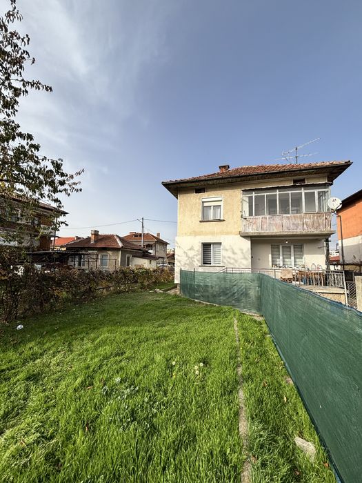 Етаж от къща в град Ботевград