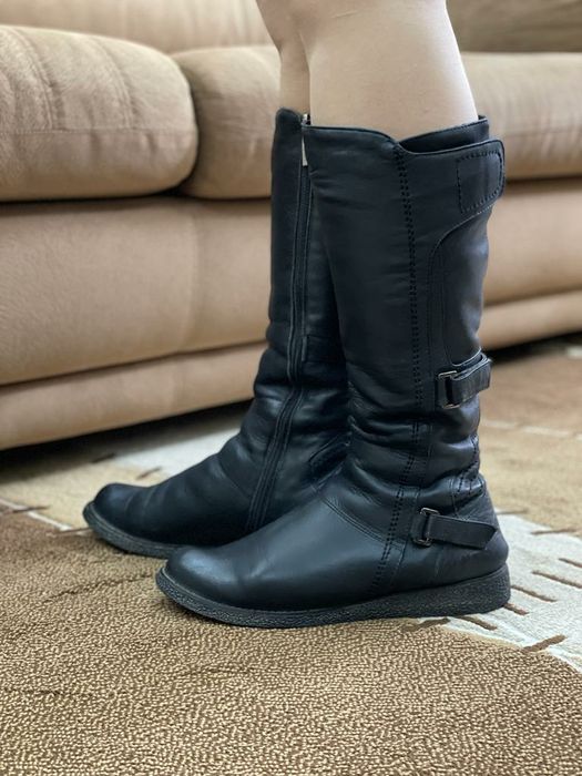 Продам  кожаные сапоги с натуральным мехом