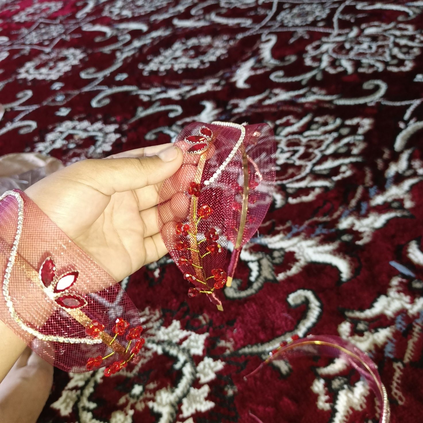Diadema abodok kelinlar uchun