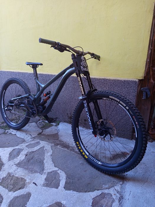 Продава се Commencal V4