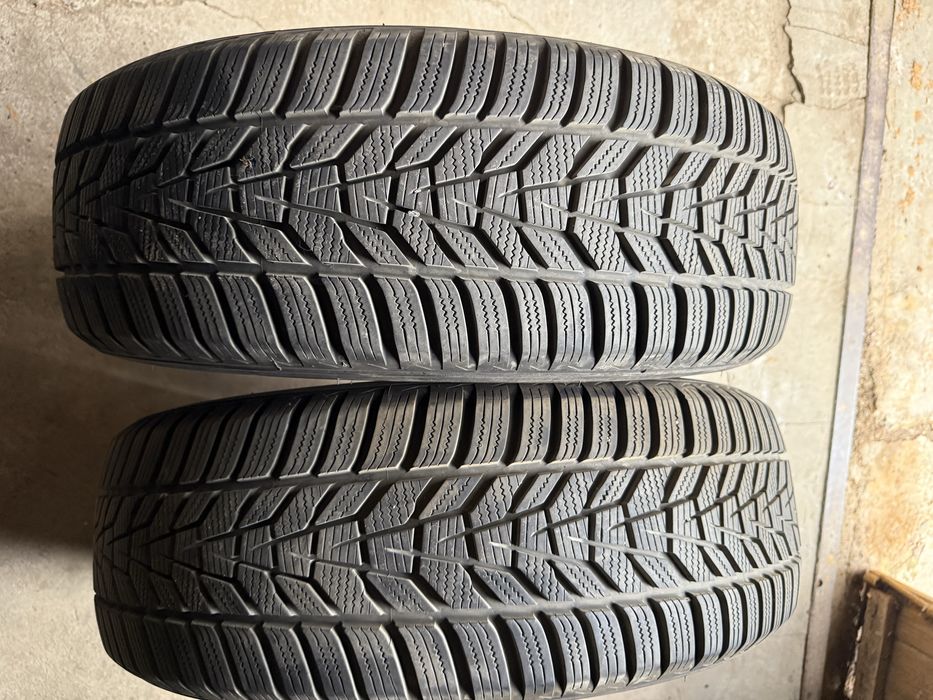 Set 4 anvelope iarnă 235/60 R18 Hankook & Uniroyal - stare excelentă