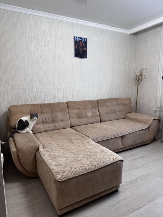 Диван угловой бежевый