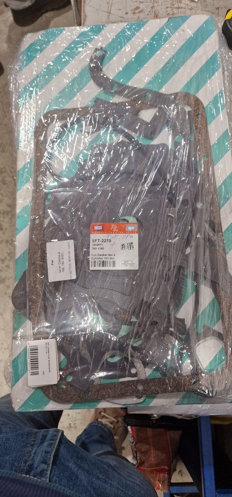 Set garnituri tractor motor fiat 780 pret 300 lei nu conține garnitura